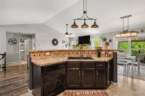 Kitchen - 1907 Eagle Crst, Barnhart, MO 63012 photo 3 of 3