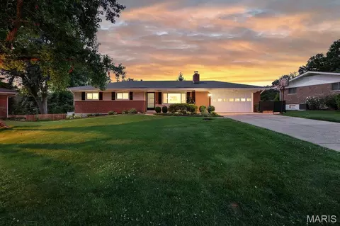 11134 Saucier Dr, Creve Coeur, MO 63141