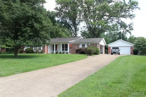12954 Baalbek Dr, Sunset Hills, MO 63127