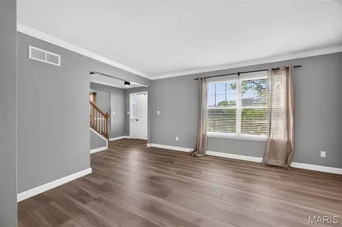 Living - 10 Amber Wave Ct, O'fallon, MO 63366 photo 5 of 8