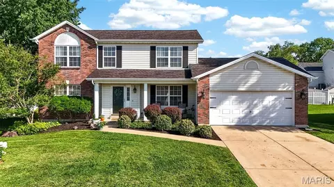 Exterior - 10 Amber Wave Ct, O'fallon, MO 63366 photo 2 of 6