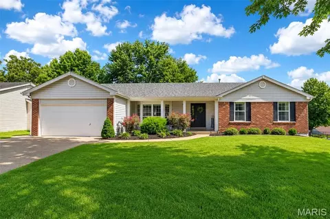 1018 Harvest Home Cir, Saint Charles, MO 63304