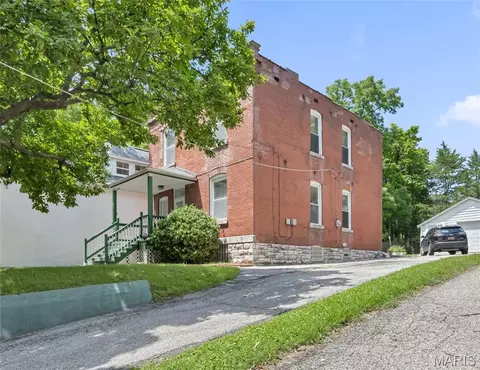 6851 Garner Ave, Saint Louis, MO 63139