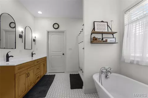 Bath - 977 Nunn Rd, Chaffee, MO 63740 photo 3 of 6