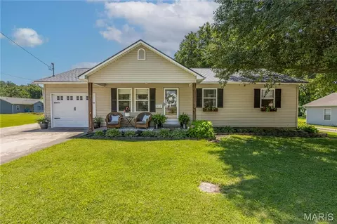 332 E Parker Ave, Chaffee, MO 63740