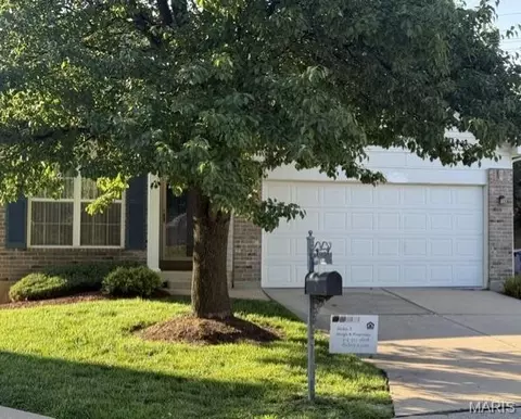 4329 Hollow Brook Ct, Florissant, MO 63034