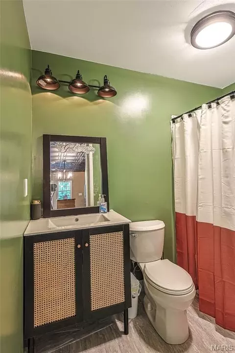 Bath - 145 Eagle Ridge Ln, Winfield, MO 63389 photo 1 of 1