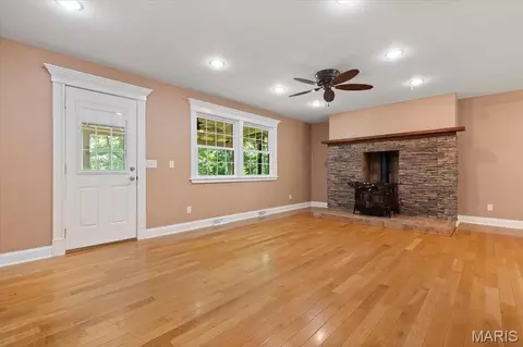 Living - 44 Wilderness Ln, Defiance, MO 63341 photo 2 of 4