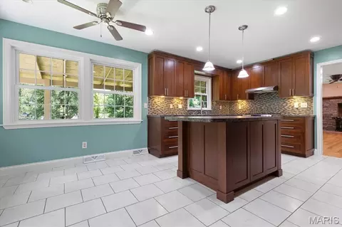 Kitchen - 44 Wilderness Ln, Defiance, MO 63341 photo 1 of 5
