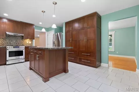 Kitchen - 44 Wilderness Ln, Defiance, MO 63341 photo 3 of 5