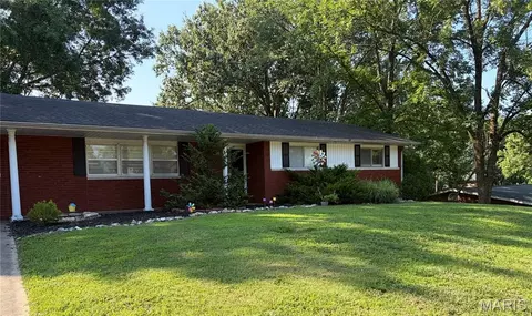 1835 Westridge Dr, Cape Girardeau, MO 63701