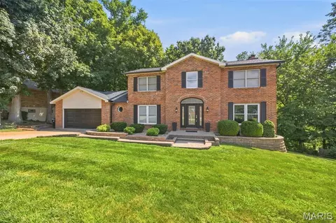 7290 Meramar Dr, Saint Louis, MO 63129