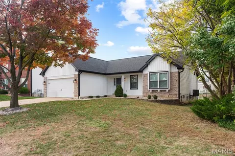 1895 Lunenburg Dr, Saint Peters, MO 63376