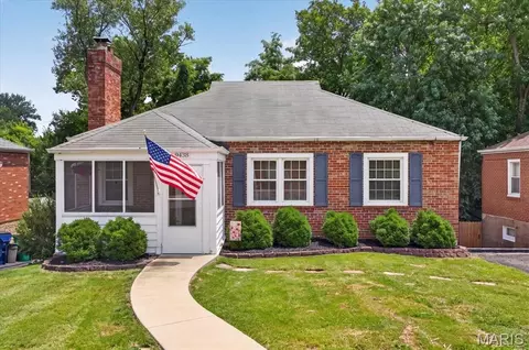 9438 Plainfield Dr, Saint Louis, MO 63119