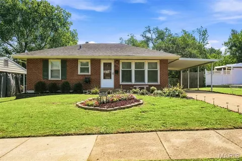1710 Clover Ln, Florissant, MO 63031