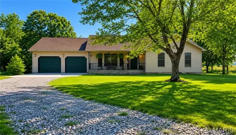 31050 Oak Ridge Dr, Lebanon, MO 65536
