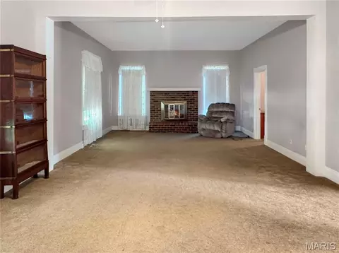 Living - 305 E Main St, Washington, MO 63090 photo 2 of 7