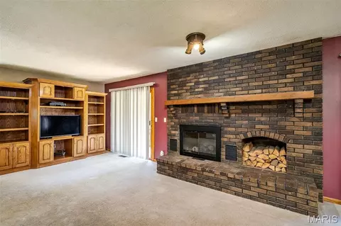 Living - 862 College Rd, Union, MO 63084 photo 1 of 5