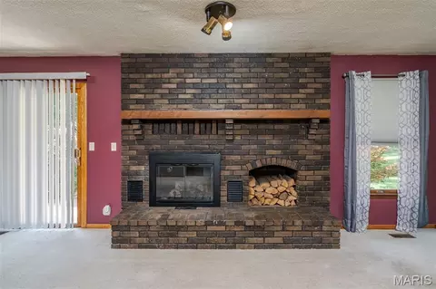 Living - 862 College Rd, Union, MO 63084 photo 2 of 5