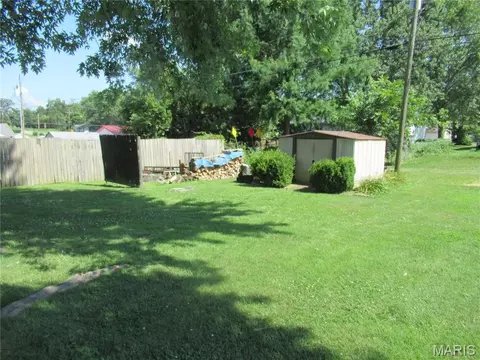 Exterior - 710 Sarah St, Sullivan, MO 63080 photo 4 of 13