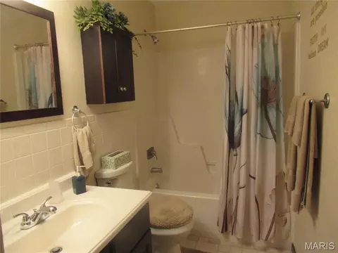 Bath - 710 Sarah St, Sullivan, MO 63080 photo 1 of 2