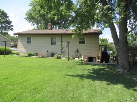 Exterior - 710 Sarah St, Sullivan, MO 63080 photo 5 of 13