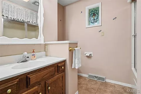 Bath - 335 George St, Sullivan, MO 63080 photo 1 of 4