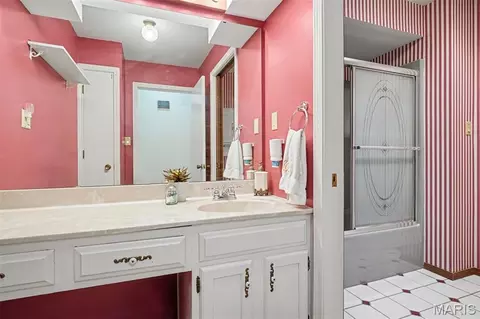 Bath - 335 George St, Sullivan, MO 63080 photo 3 of 4