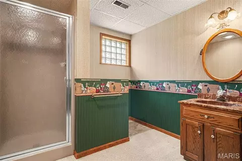 Bath - 335 George St, Sullivan, MO 63080 photo 2 of 4