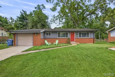 2565 Narraganset Dr, Florissant, MO 63033