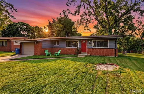 2565 Narraganset Dr, Florissant, MO 63033