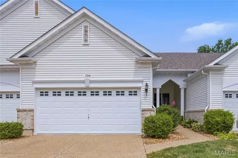 704 Harrier Dr #V, Lake Saint Louis, MO 63367