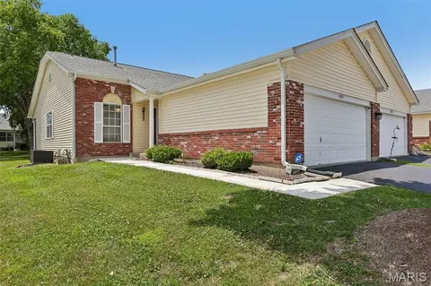 16054 Rose Wreath Ln, Florissant, MO 63034