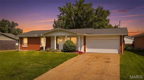 2395 Wedgwood Dr, Florissant, MO 63033