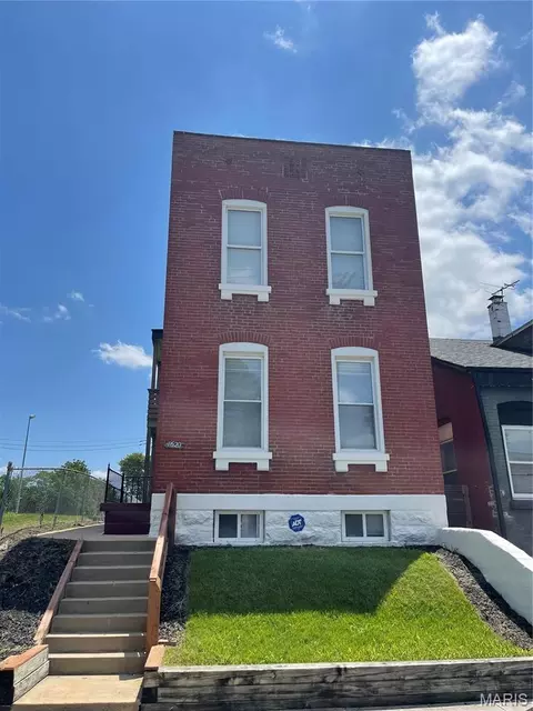 4620 Pennsylvania Ave, Saint Louis, MO 63111