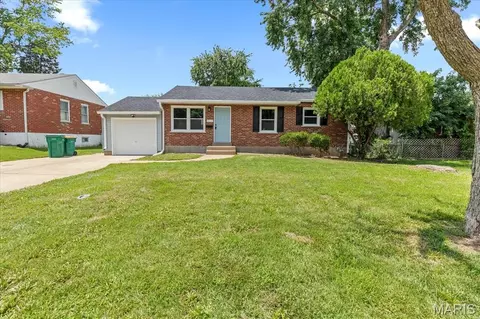 9353 Laramie Dr, Saint Louis, MO 63137