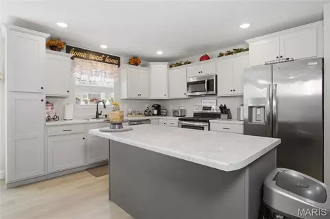 Kitchen - 205 Zeigenbein Rd, Saint Robert, MO 65584 photo 2 of 3