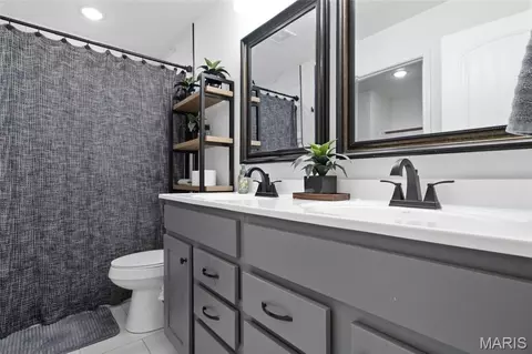 Bath - 205 Zeigenbein Rd, Saint Robert, MO 65584 photo 1 of 3