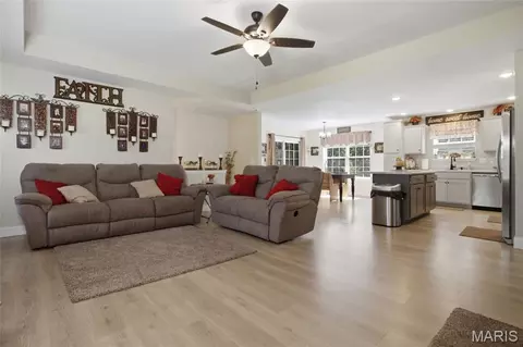 Entry Way - 205 Zeigenbein Rd, Saint Robert, MO 65584 photo 1 of 1