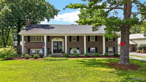 1120 Hollin Ct, Saint Louis, MO 63131