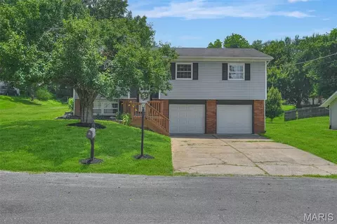 3413 Emma Ln, Godfrey, IL 62035