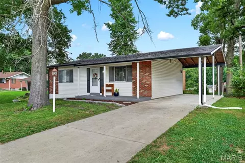 2692 Mckelvey Rd, Maryland Heights, MO 63043