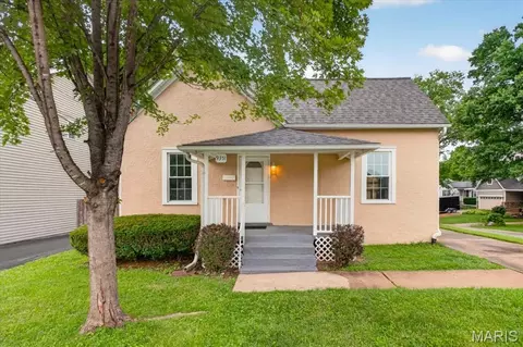 9351 Golden Gate Rd, Rock Hill, MO 63144