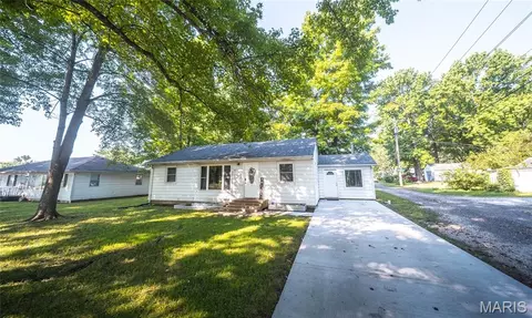 309 N Jackson St, Saint James, MO 65559