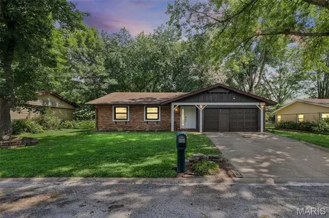 36 Morrison Dr, Belleville, IL 62221
