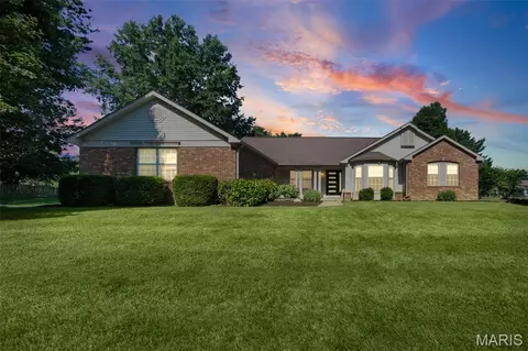 4313 Woodfield Pl, Belleville, IL 62226
