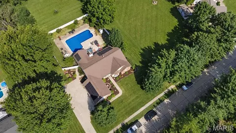 4313 Woodfield Pl, Belleville, IL 62226