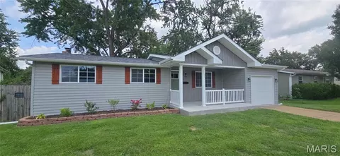 1495 Tahoe Dr, Florissant, MO 63031