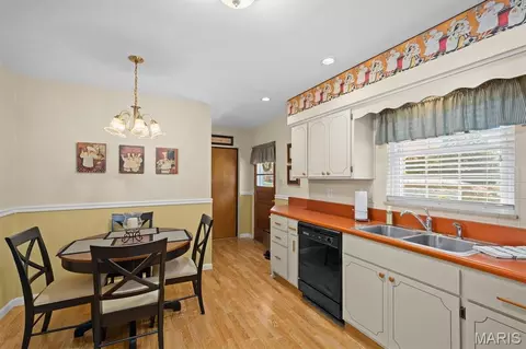 Kitchen - 112 Crest Haven Dr, Belleville, IL 62221 photo 4 of 4