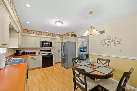 Kitchen - 112 Crest Haven Dr, Belleville, IL 62221 photo 2 of 4